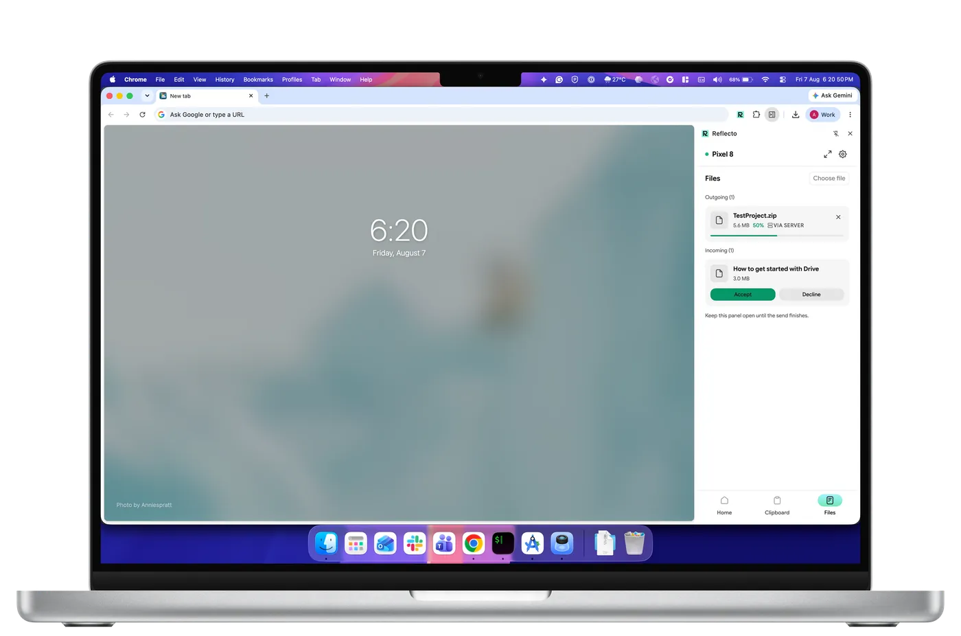 Reflecto sending a file from a Mac to a paired Android phone, with transfer progress in the side panel